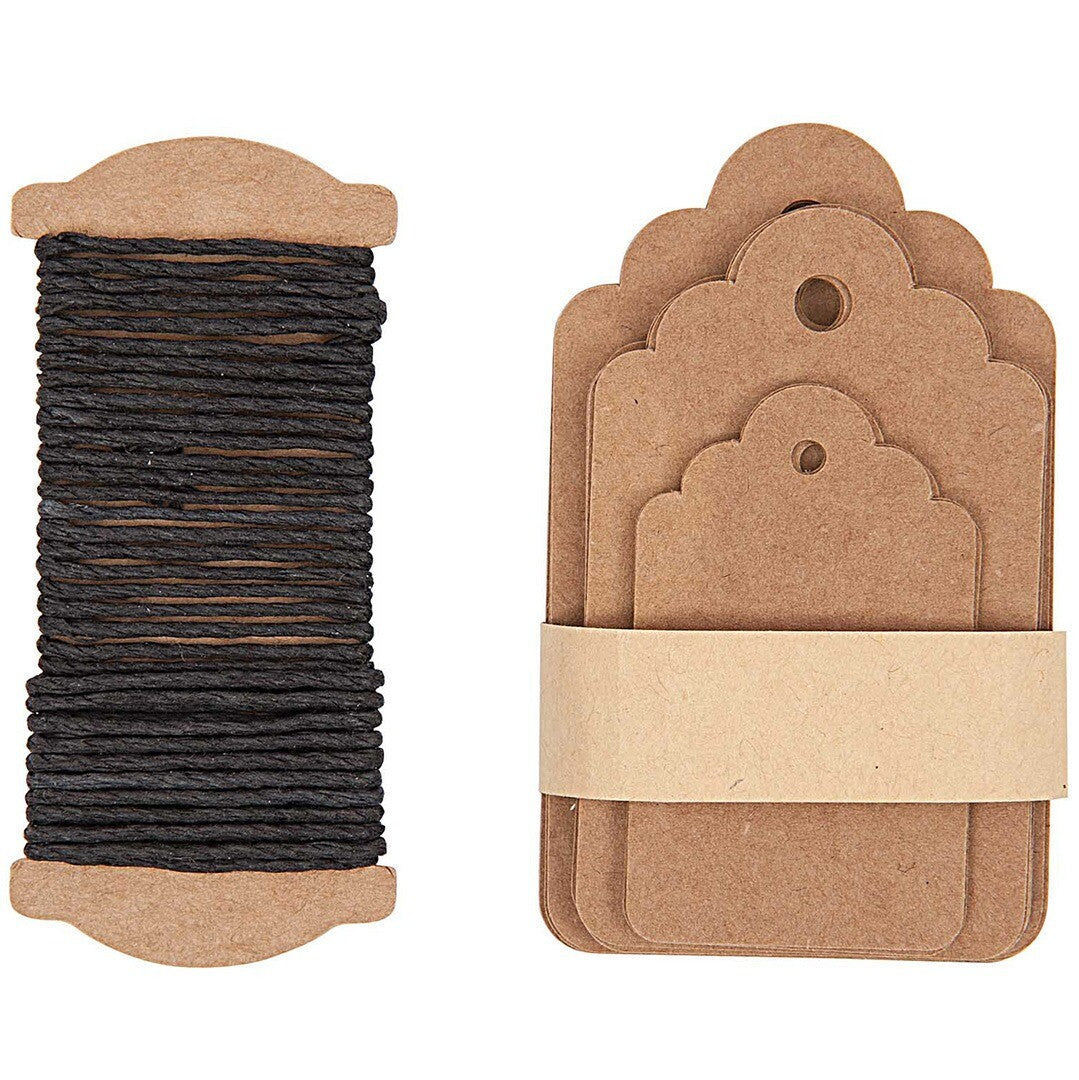 Rico Design set met bruine kartonnen cadeaulabels in ornamentvorm en een spoel zwart touw.