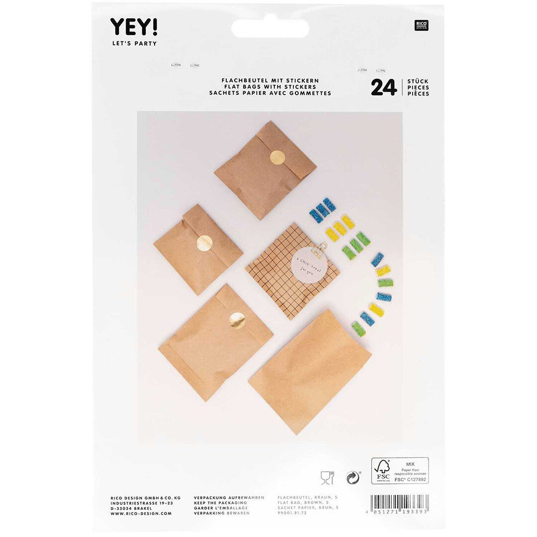 De achterkant van de Rico Design verpakking met een voorbeeld van de bruine cadeauzakjes en stickers.