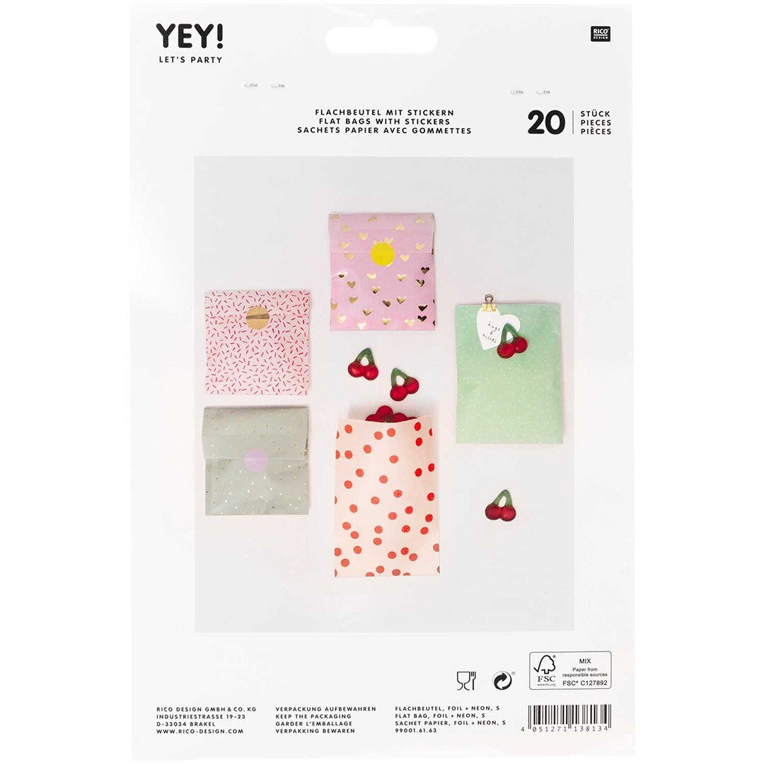 De achterkant van de Rico Design verpakking voor cadeauzakjes met stickers, met voorbeelden van de zakjes en productinformatie.