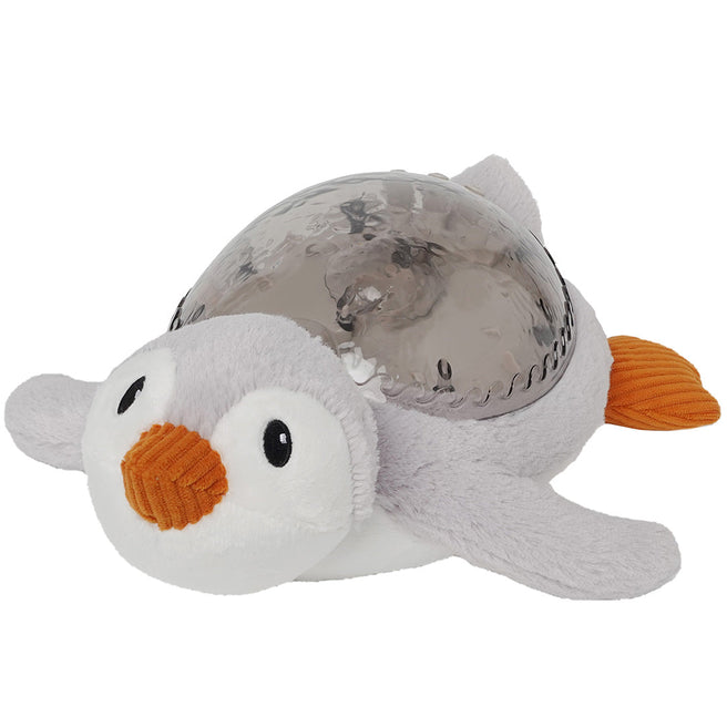 cloud.b knuffelpinguin met nachtlamp, liggend op een witte achtergrond.