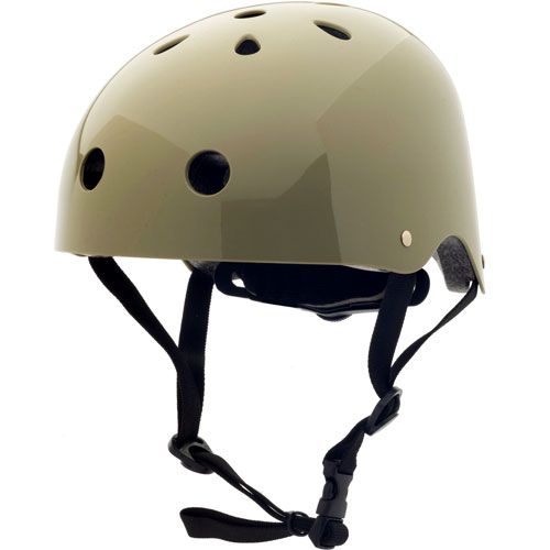 Coconuts Helmets kinderhelm in effen mistgroen, schuin van voren gefotografeerd.