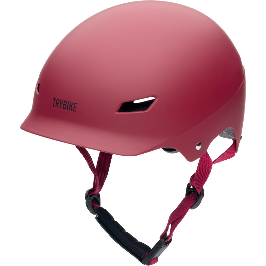 Rode Trybike kinderhelm met kinband en ventilatieopeningen.