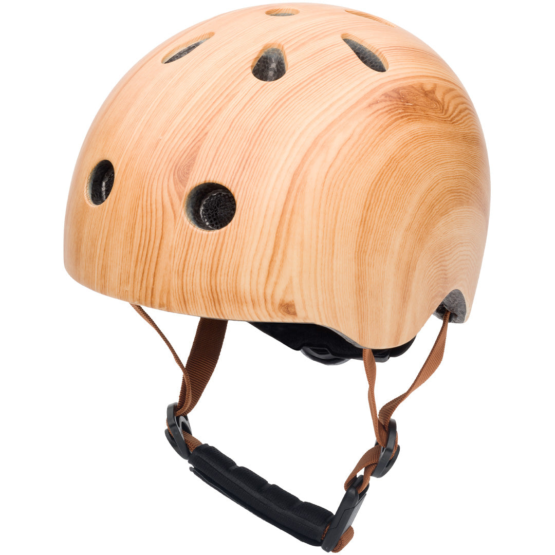 Coconuts Helmets kinderhelm met houtnerfpatroon, schuin gefotografeerd.