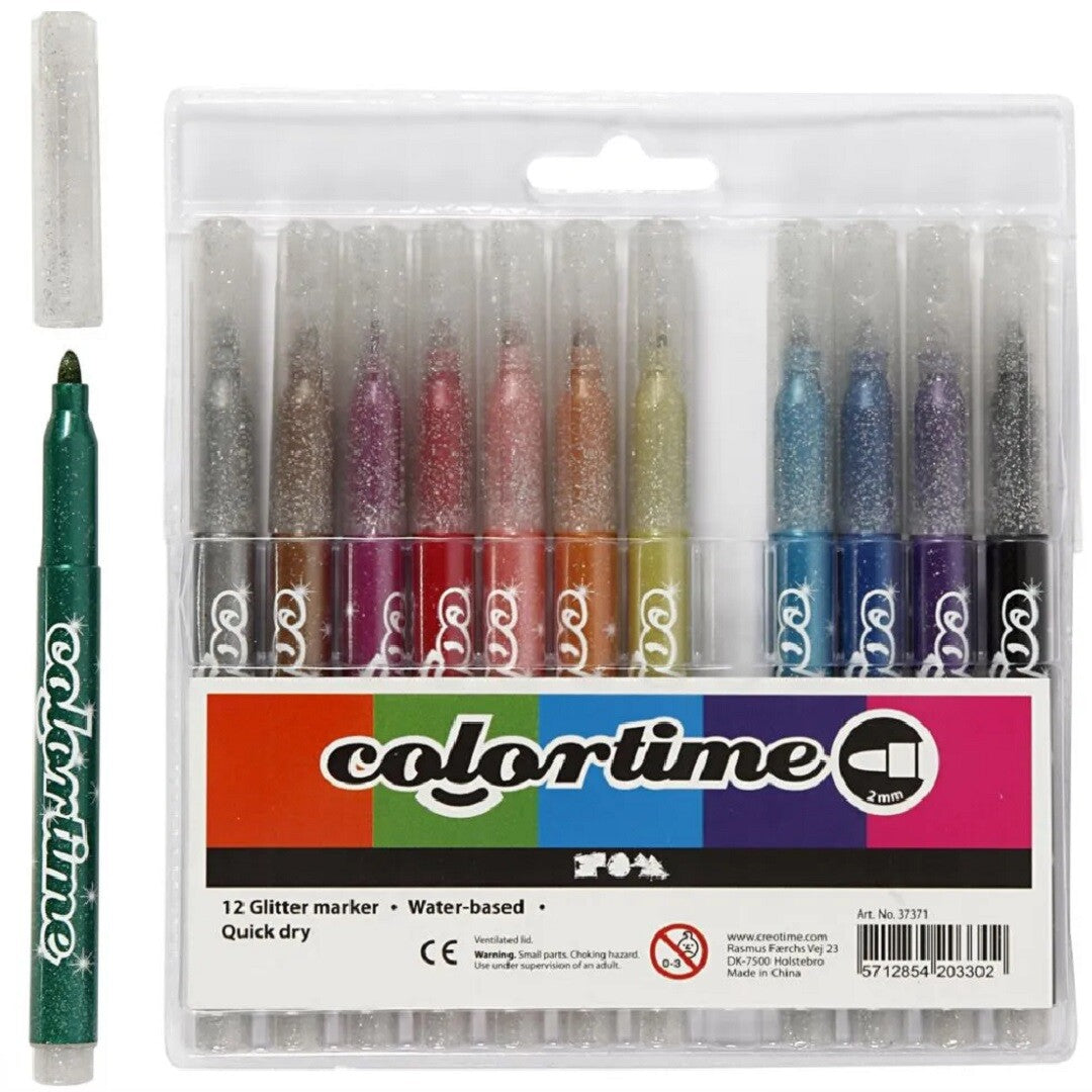 colortime glitter markers in een verpakking van 12 stuks, met één losse groene stift ernaast.