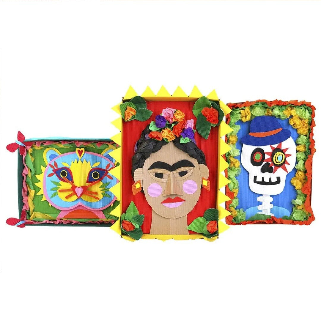 Drie kleurrijke kunstwerken van zijdepapier en karton, waaronder een kat, een gezicht en een skelet.