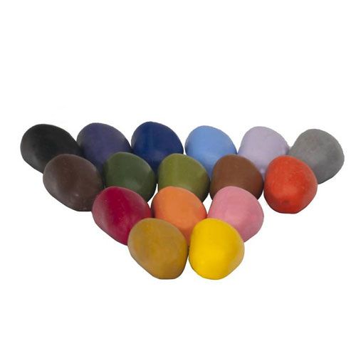 Crayon Rocks waskrijtjes in zestien verschillende kleuren, liggend op een witte ondergrond.