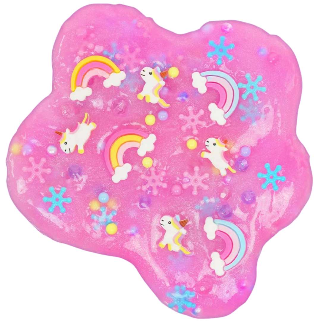 Roze slijm met eenhoorn-, regenboog- en sneeuwvlokbedeltjes verspreid over een oppervlak.