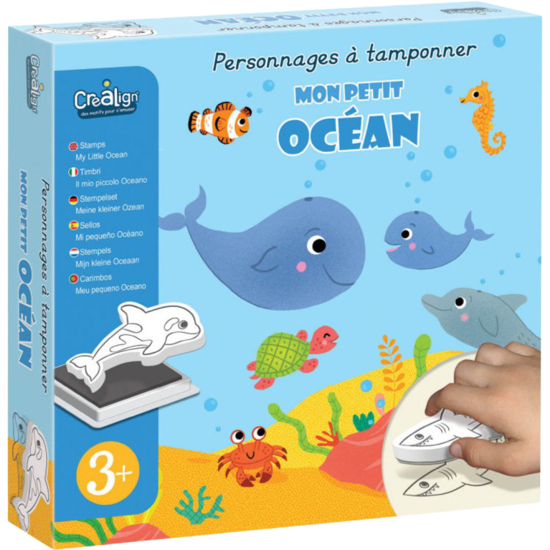 Crealign stempelset 'Mijn Kleine Oceaan' verpakking met illustraties van zeedieren en een hand die een haai stempelt.