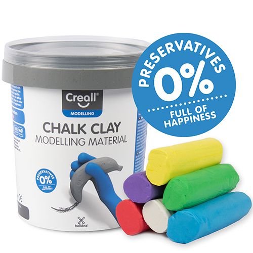 Creall stoepkrijtklei in een witte pot met daarnaast zes gekleurde stukken klei.