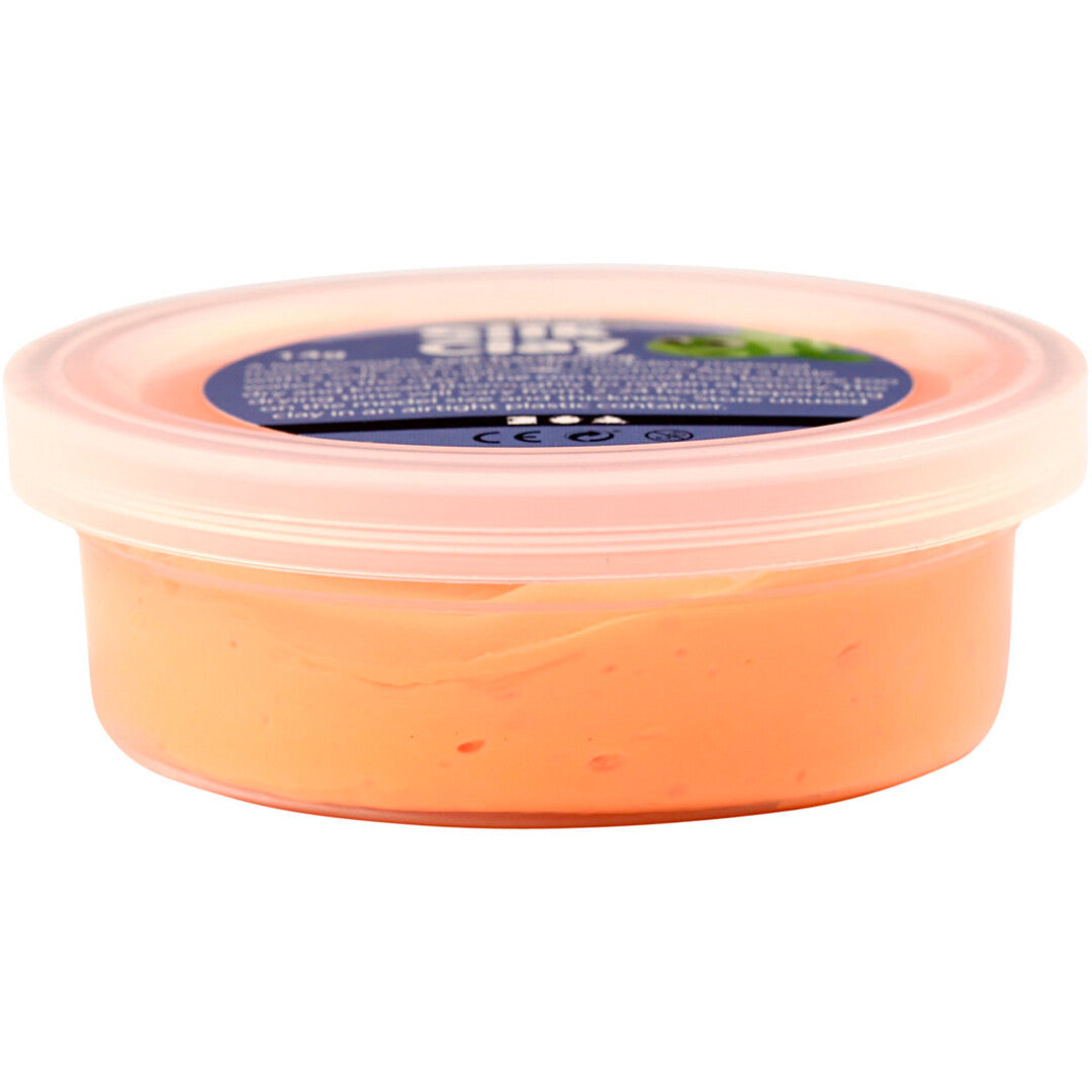 Een potje oranje Creativ Company Silk Clay zelfhardende klei.