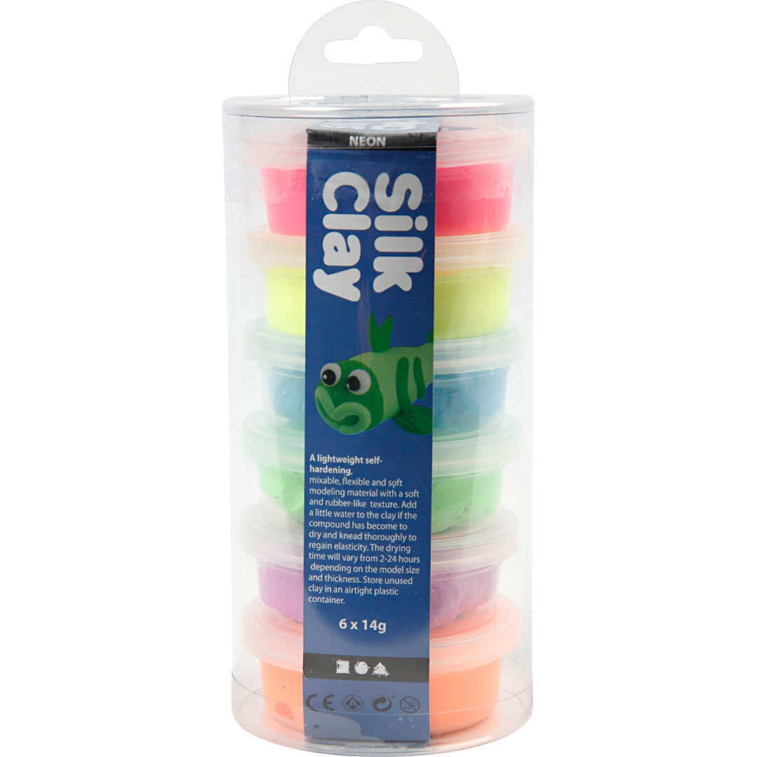 De verpakking van Creativ Company Silk Clay zelfhardende klei, een transparante cilinder met zes potjes neonklei.
