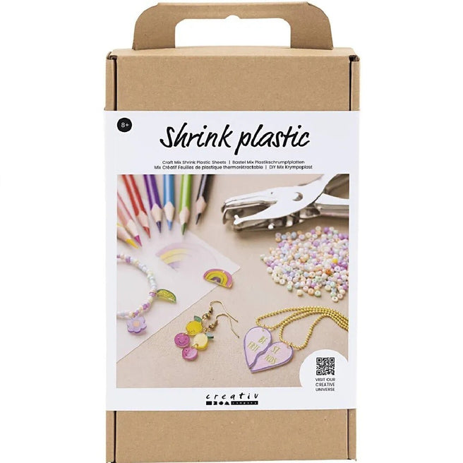 Verpakking van de Creativ Company knutselset voor krimpfolie sieraden, met voorbeelden van gemaakte sieraden.