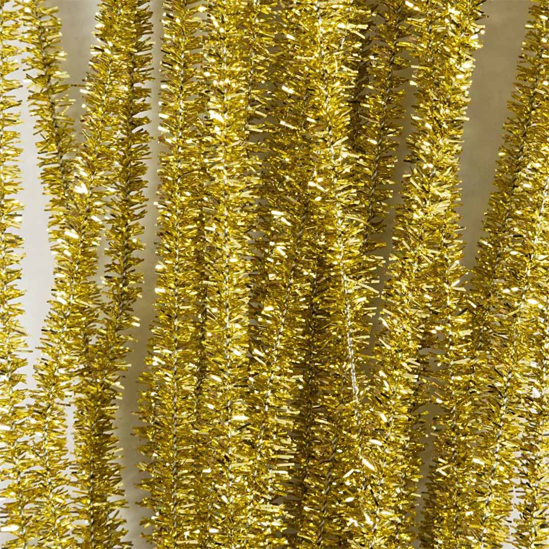Detail van gouden glitter chenilledraad pijpenragers.