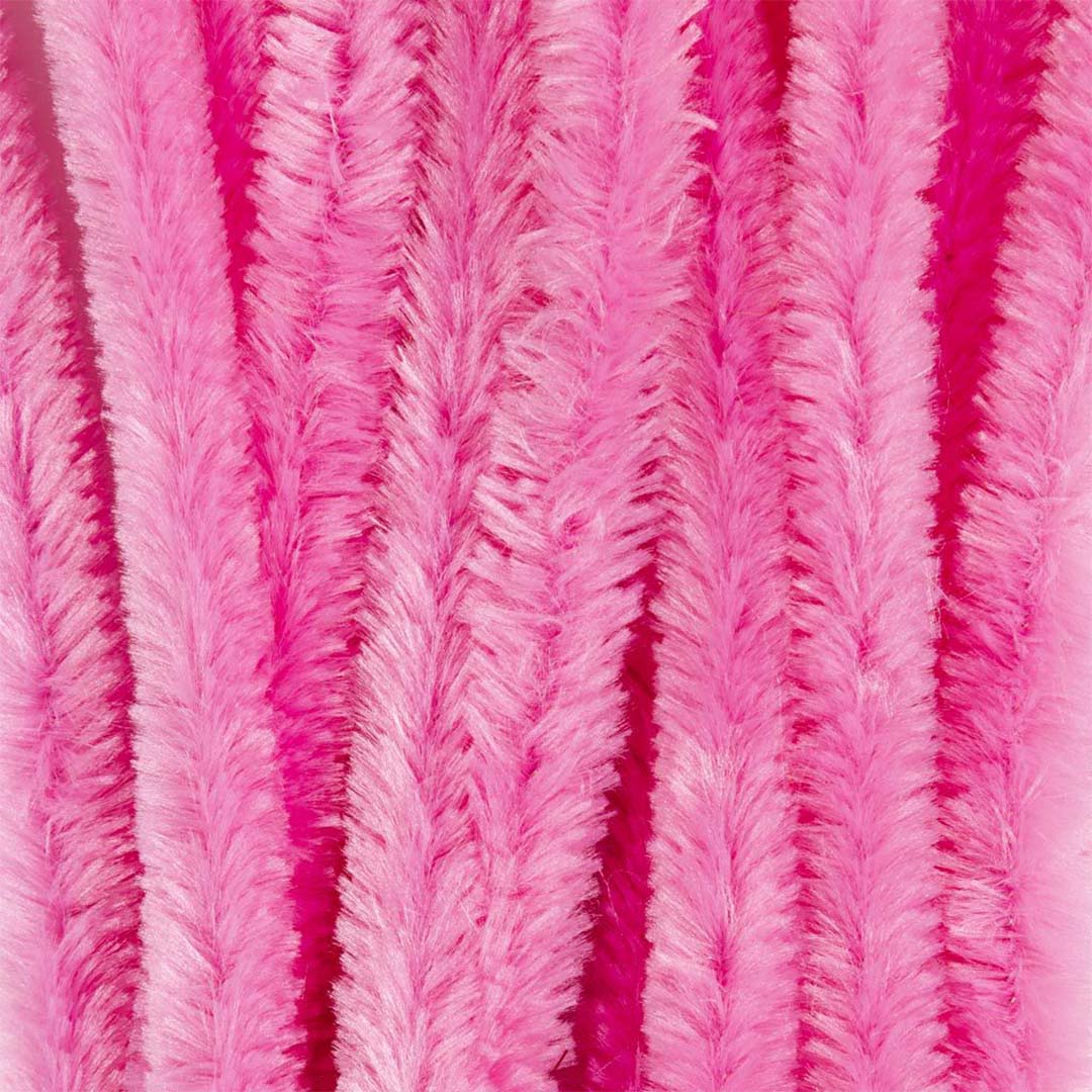 Detailopname van de pluizige textuur van roze chenilledraad.