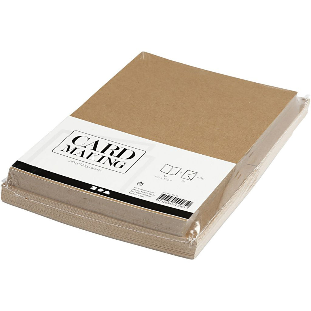 Verpakking van creativ company naturel kaarten voor card making, schuin van bovenaf gezien.