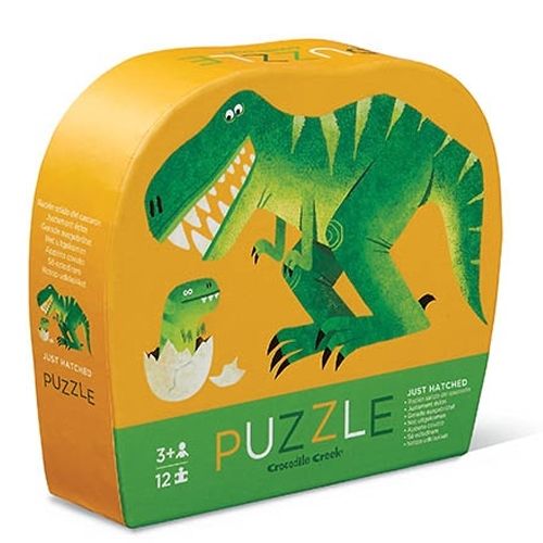 Crocodile Creek mini puzzel dinosaurus ei verpakking met een grote groene dinosaurus en een baby dinosaurus die uit een ei komt.
