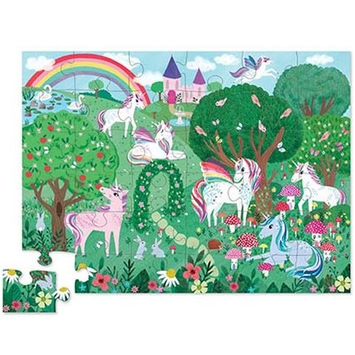 Voltooide vloerpuzzel met een magisch landschap vol eenhoorns, een regenboog, een kasteel en bloemen.