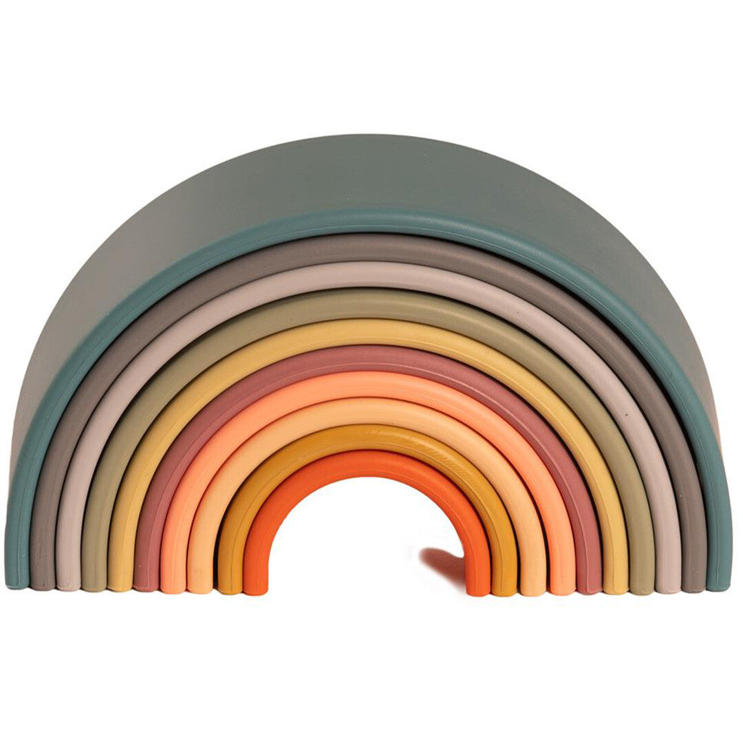 dëna babyspeelgoed regenboog stapelspeeltje in natuurlijke kleuren, netjes opgestapeld.