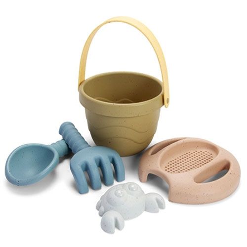 Dantoy bio-toys zandset met emmer, schep, hark, zeef en een krabvormig zandvormpje.