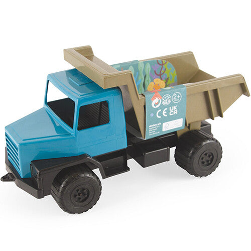 Een dantoy plastic kiepwagen met verpakking in de laadbak.