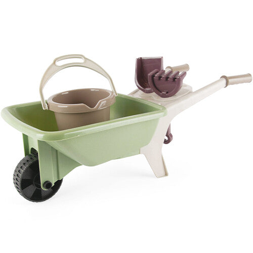 Dantoy plastic speelgoed kruiwagen met een emmer, schep en hark erin.