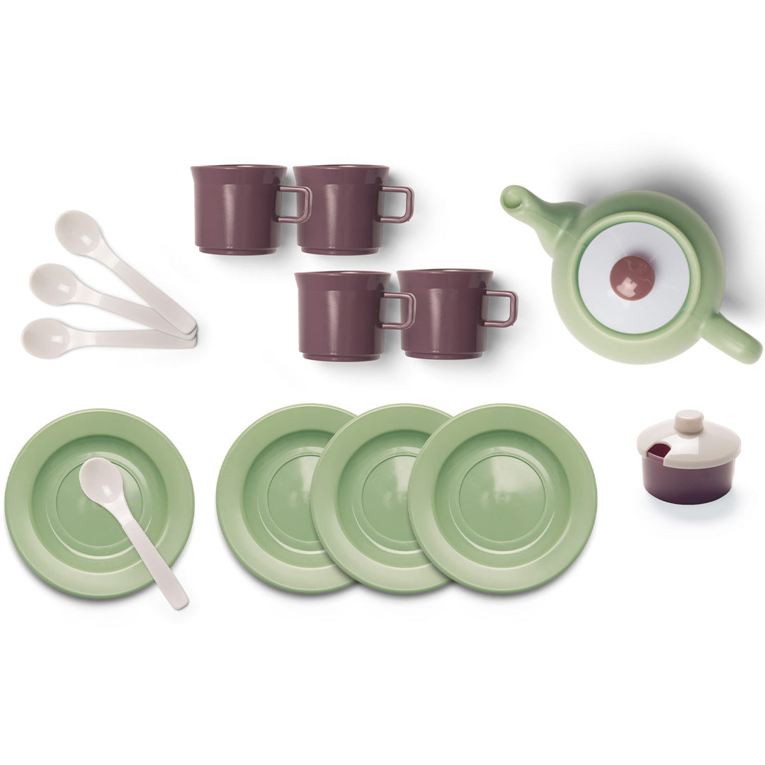 Dantoy plastic theeservies van bovenaf gezien, met groene bordjes, bordeauxrode kopjes en een theepot.