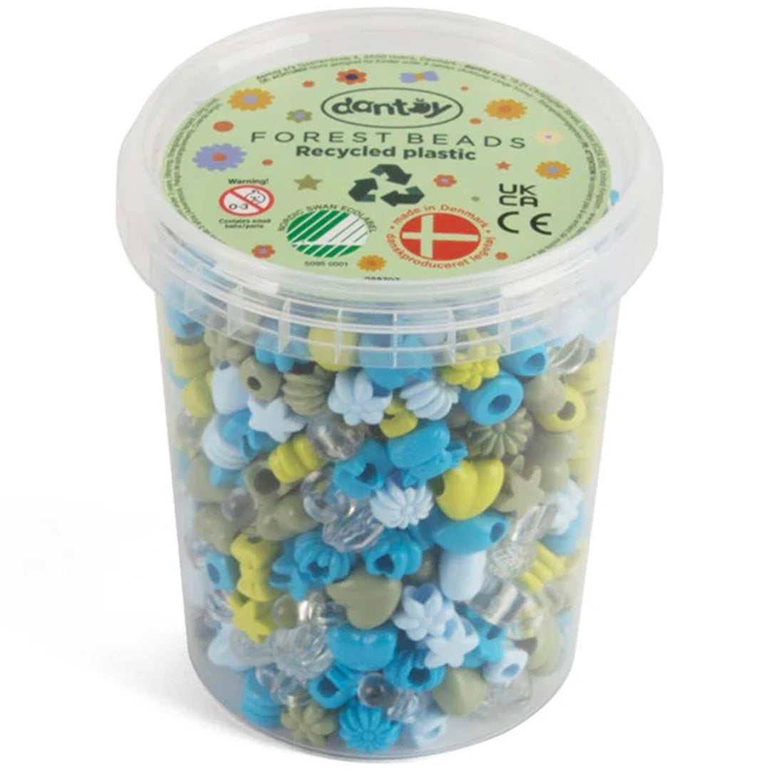 Dantoy Forest Beads kralenset in een transparante pot, gevuld met veelkleurige plastic kralen in diverse vormen.