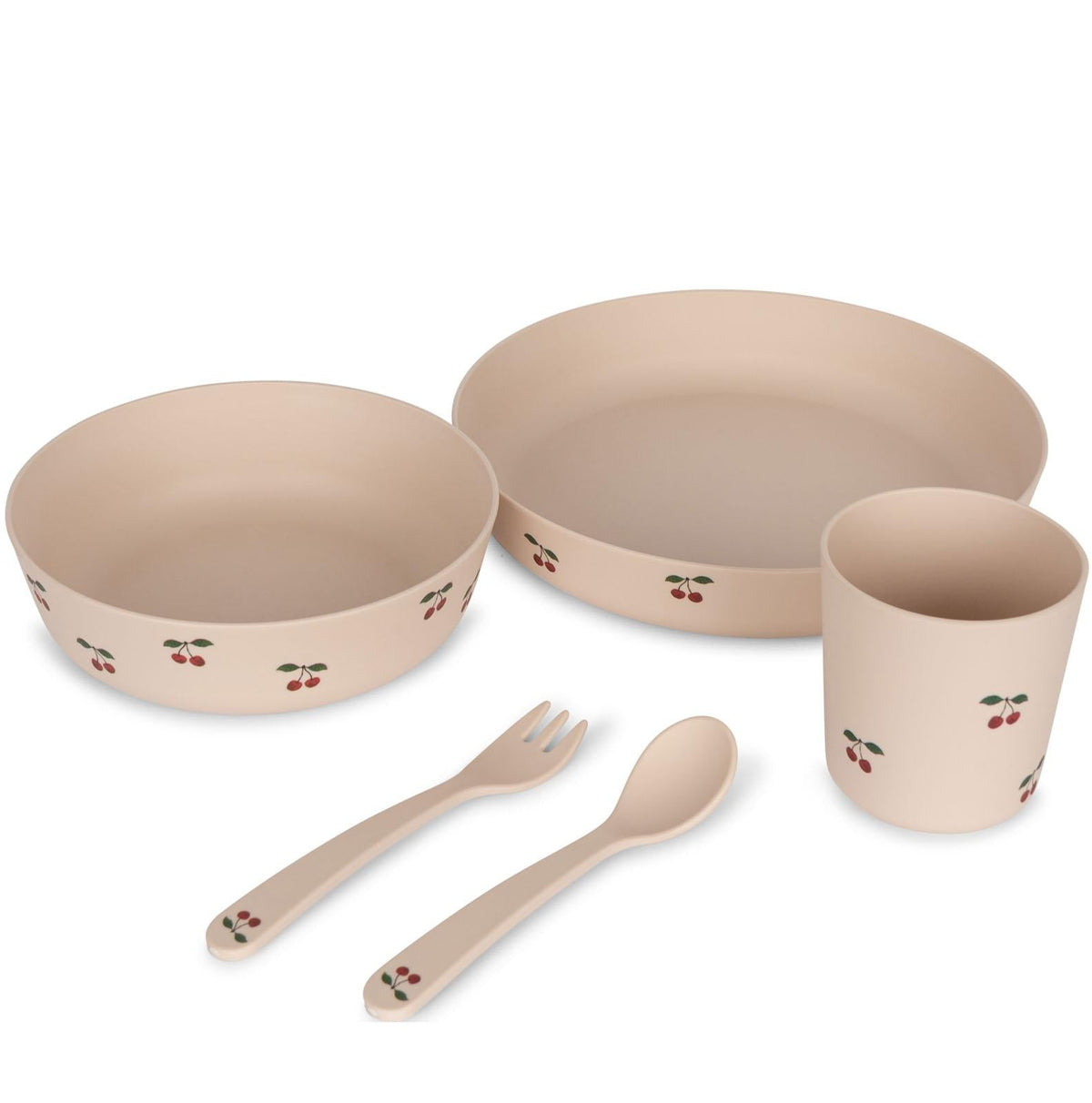 Konges Sløjd beige kinderservies met kersjesprint, bestaande uit een bord, kom, beker, vork en lepel.