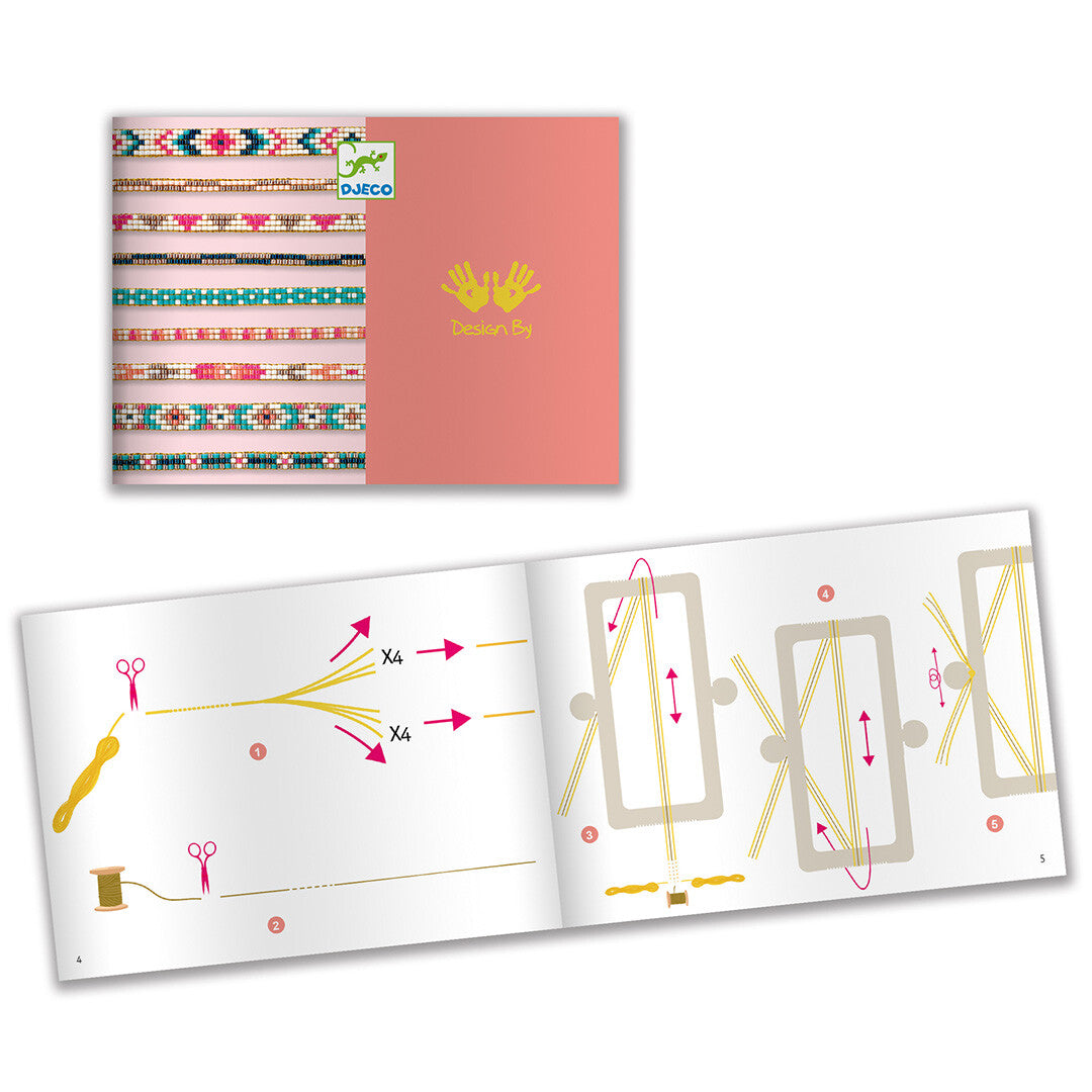 Djeco instructieboekje met stapsgewijze illustraties voor het maken van geweven armbandjes.