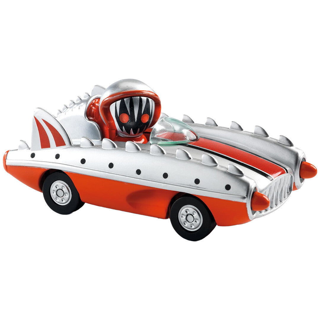 Djeco speelgoedauto Piranha Kart, een oranje en zilveren racewagen met spikes en een bestuurder met piranha-helm.