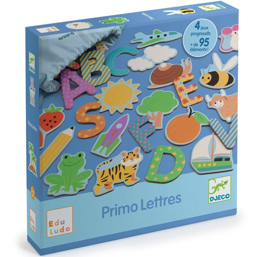De verpakking van het Djeco Primo Lettres educatief speelgoed met kleurrijke letters en figuren.