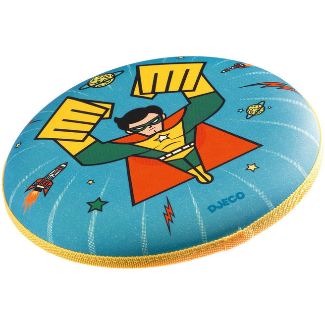 Djeco schuim frisbee met een vliegende superheld in de ruimte, raketten en sterren.