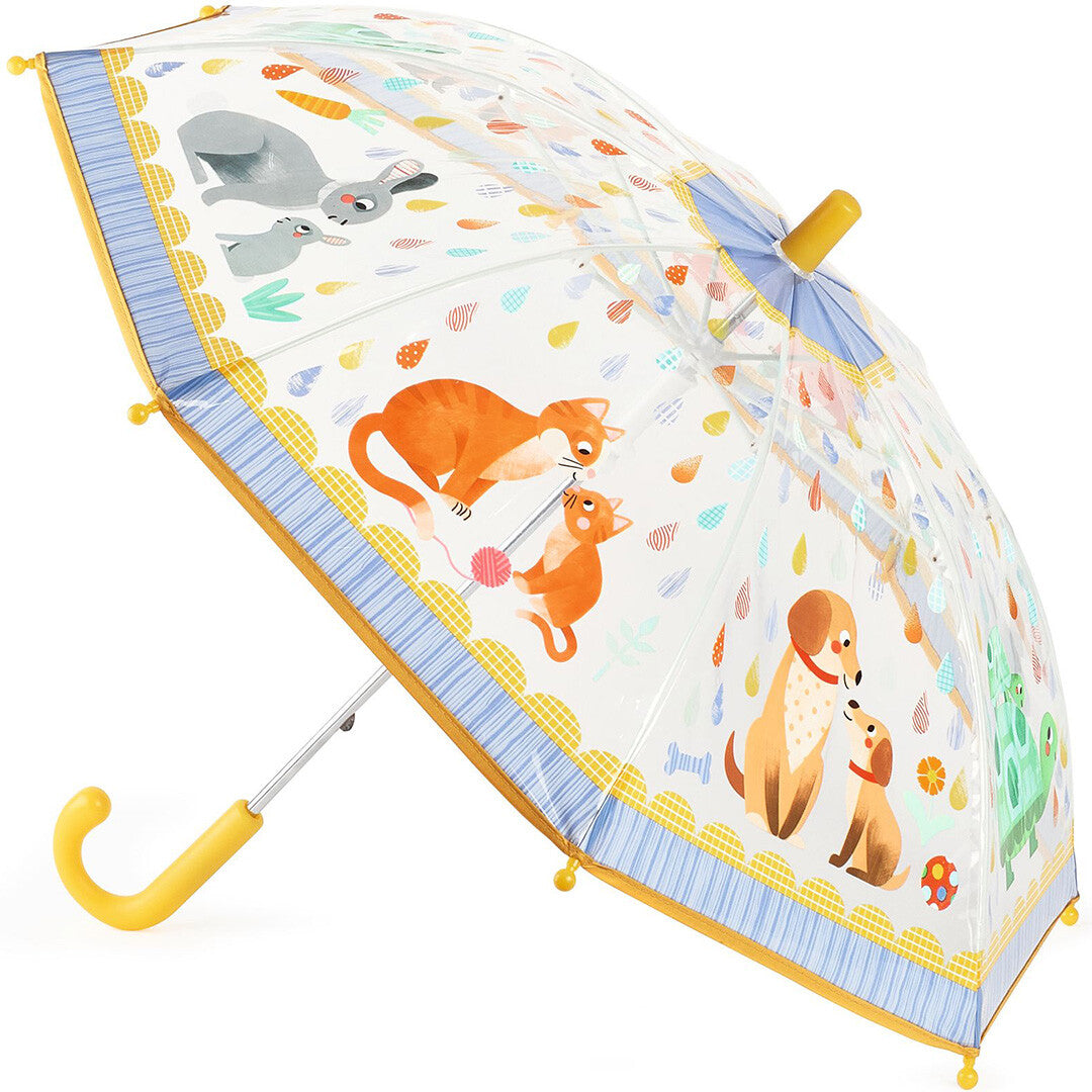 Djeco transparante kinderparaplu met illustraties van dierenfamilies en een gele haakgreep.