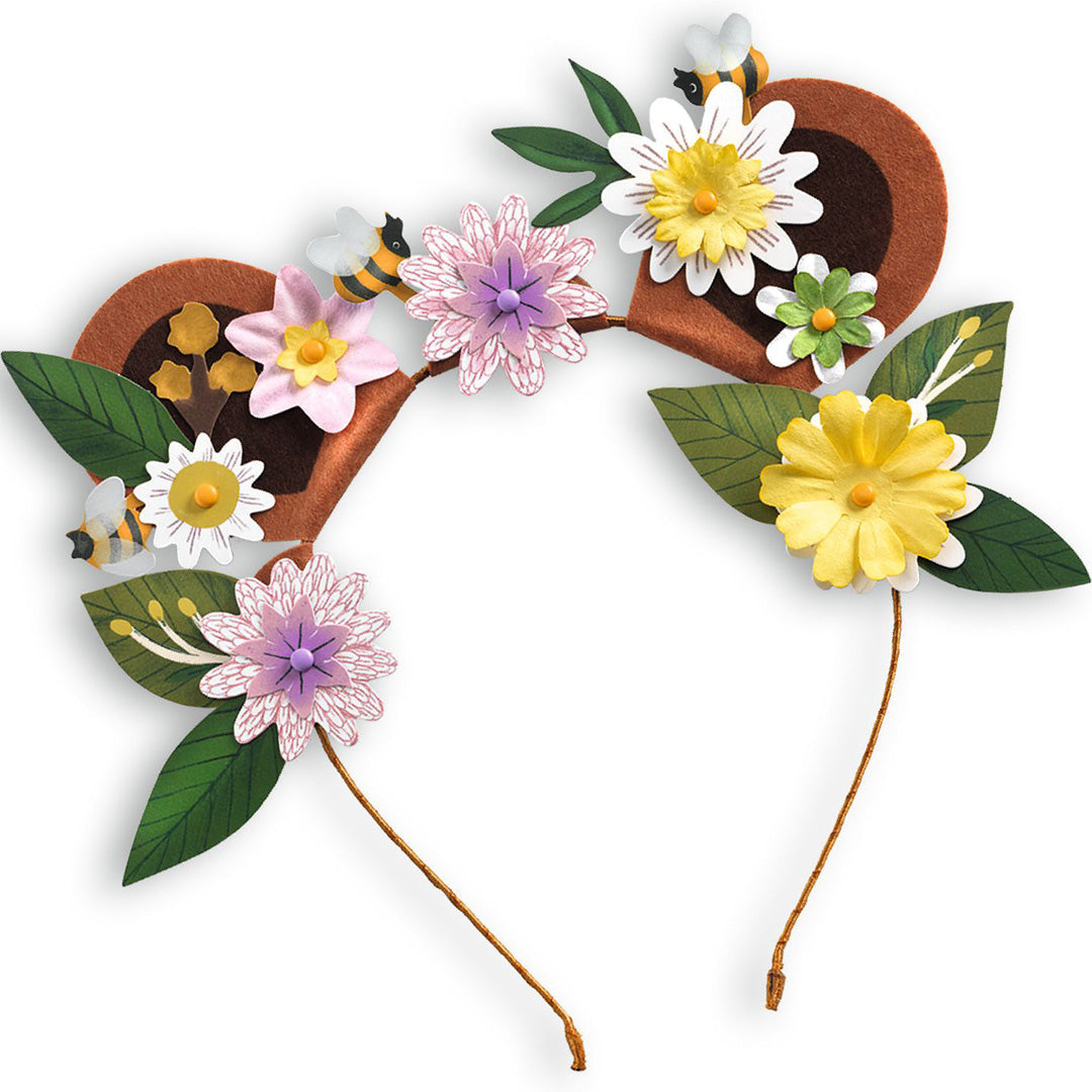 Een afgewerkte diadeem met bruine oren, versierd met kleurrijke bloemen en bijen.