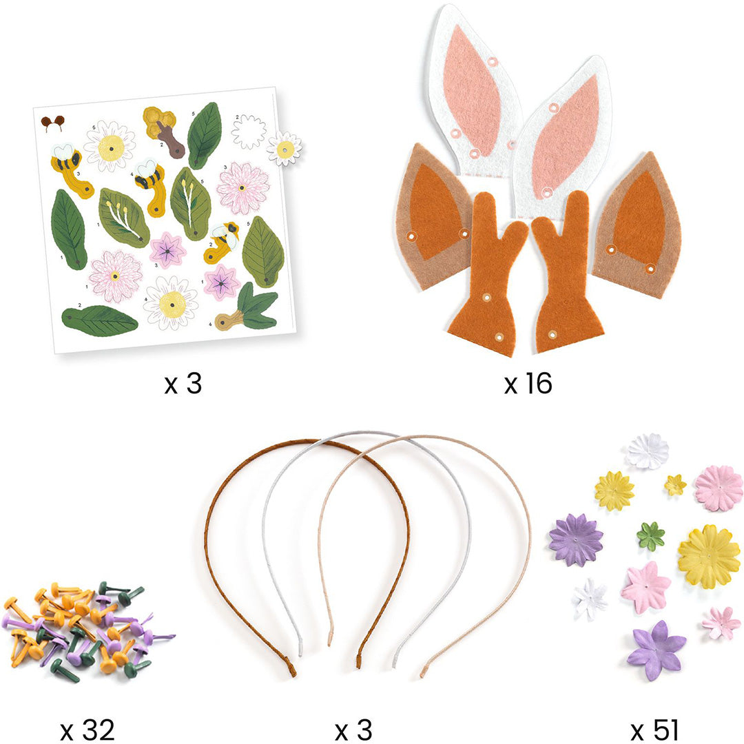 Overzicht van alle onderdelen van de Djeco knutselset, waaronder vilt, papieren bloemen, spelden en hoofdbanden.