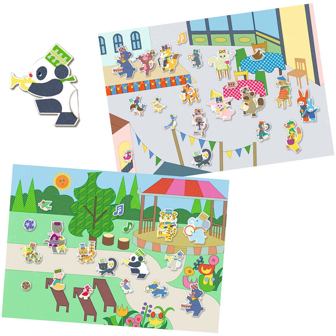 Drie weergaven van de Djeco herbruikbare stickerset, met een panda sticker en twee scènes vol met dierenfanfares in een park en een stad.