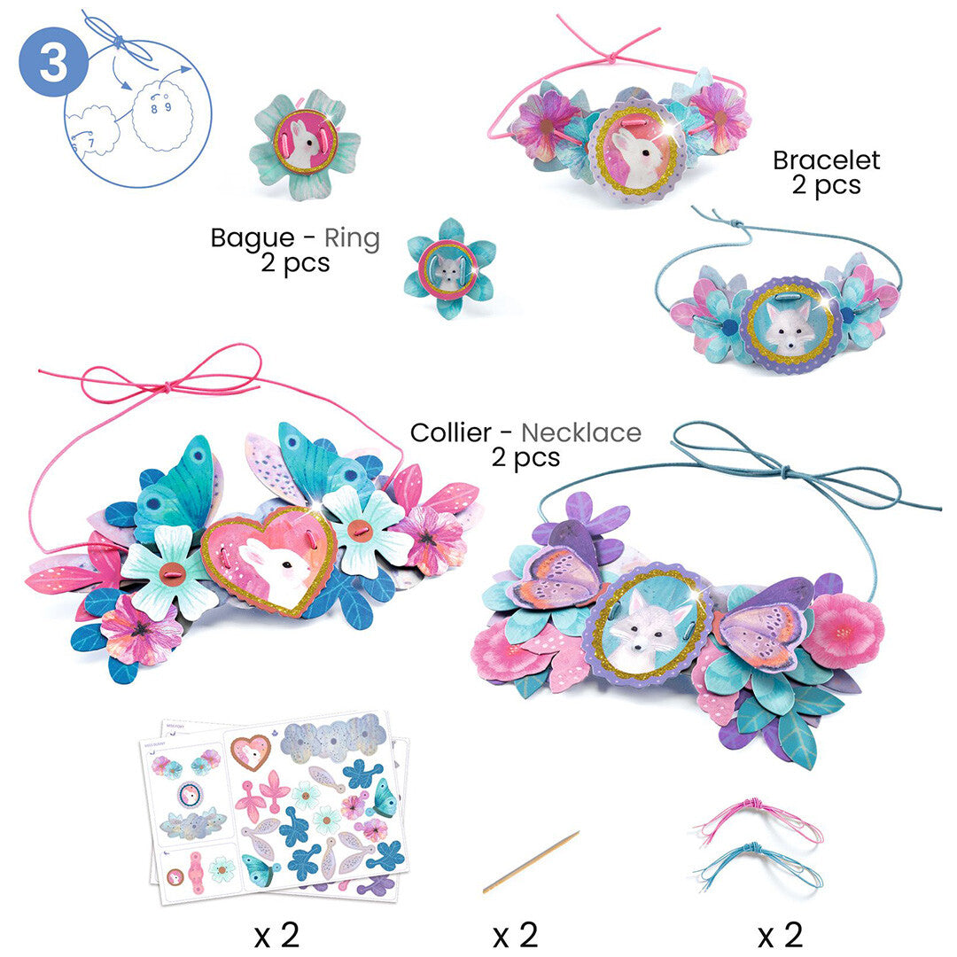 Infographic van diverse Djeco knutselset sieraden zoals ringen, armbanden en kettingen met dieren en bloemdecoraties.
