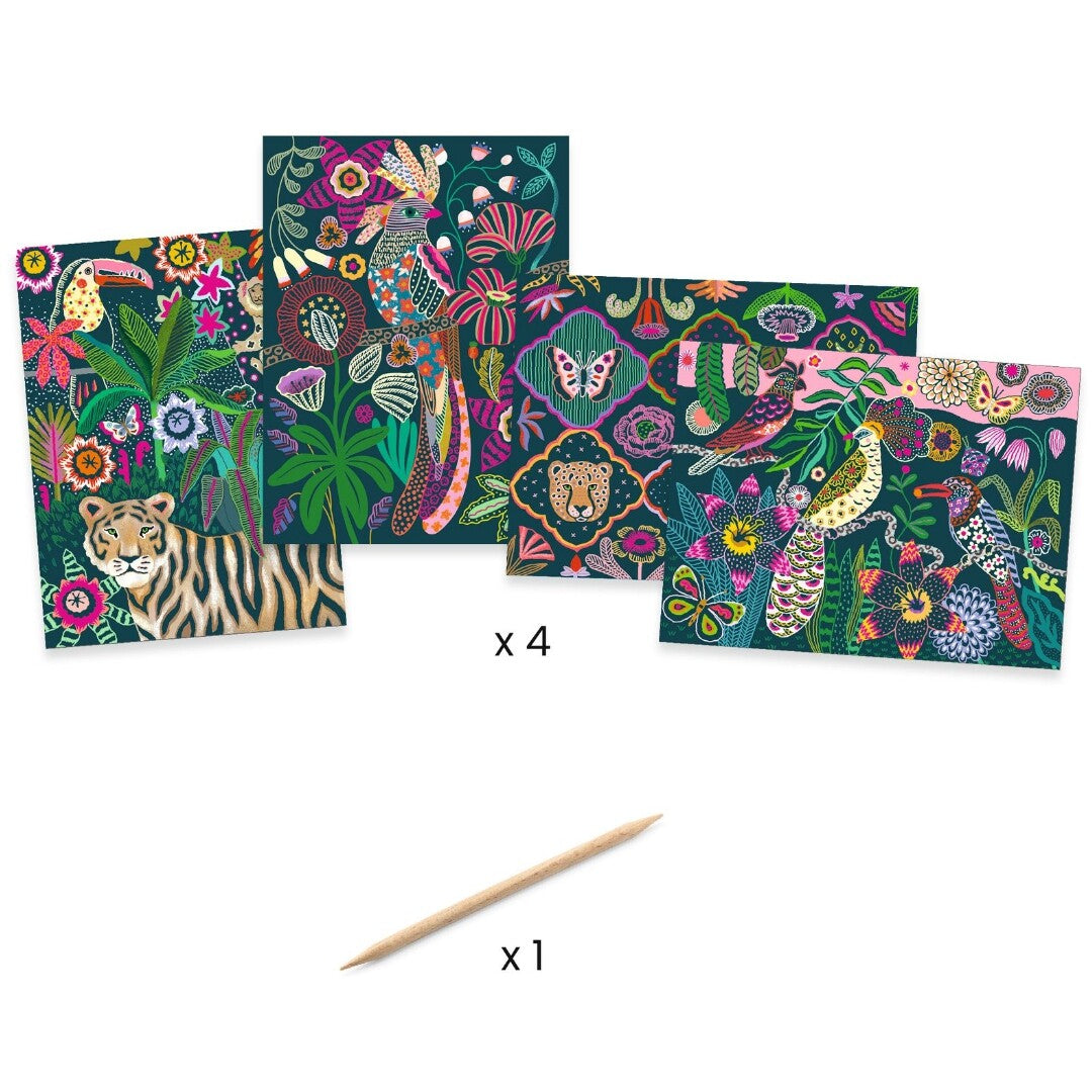 De complete set Djeco kraskaarten met vier verschillende jungle-illustraties en een houten kraspen.