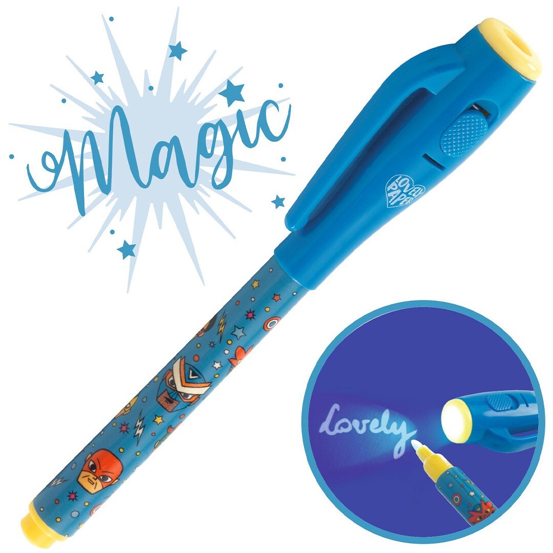 Djeco magische pen met superheldenfiguren en sterren, die onzichtbare inkt onthult met een lampje.