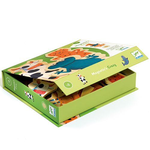 De open Djeco verpakking van het magnetische dierenspeelgoed met enkele houten dierenpuzzelstukken erin.