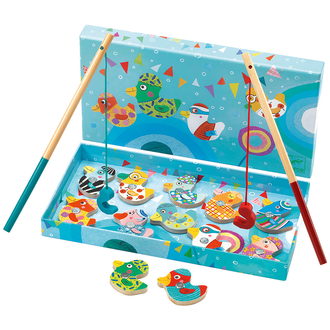 Djeco magnetisch visspel met kleurrijke houten eendjes in een open doos met twee hengels.