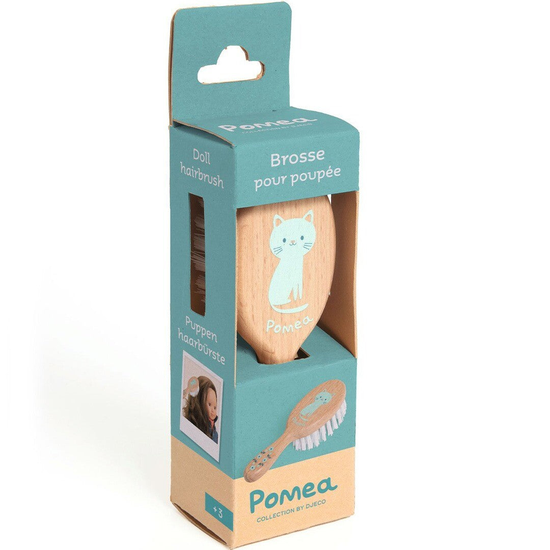 De verpakking van de Djeco Pomea houten poppenhaarborstel met kattenprint.