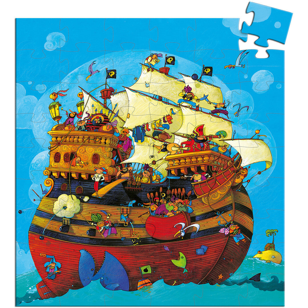 Djeco legpuzzel van een kleurrijk piratenschip met piraten en dieren, met één los puzzelstukje.