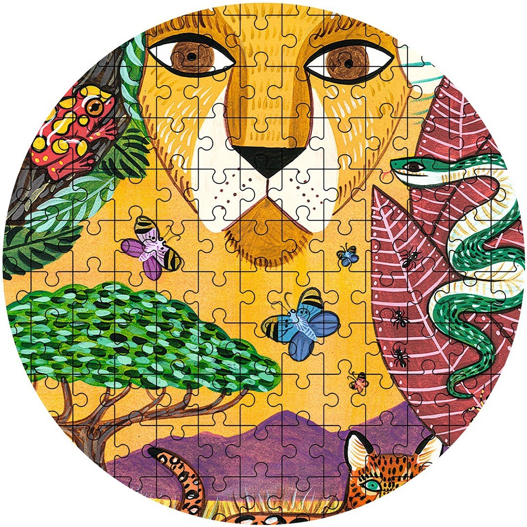 Detail van de leeuw puzzel met een close-up van de leeuwenkop, een slang, vlinders en een luipaard.