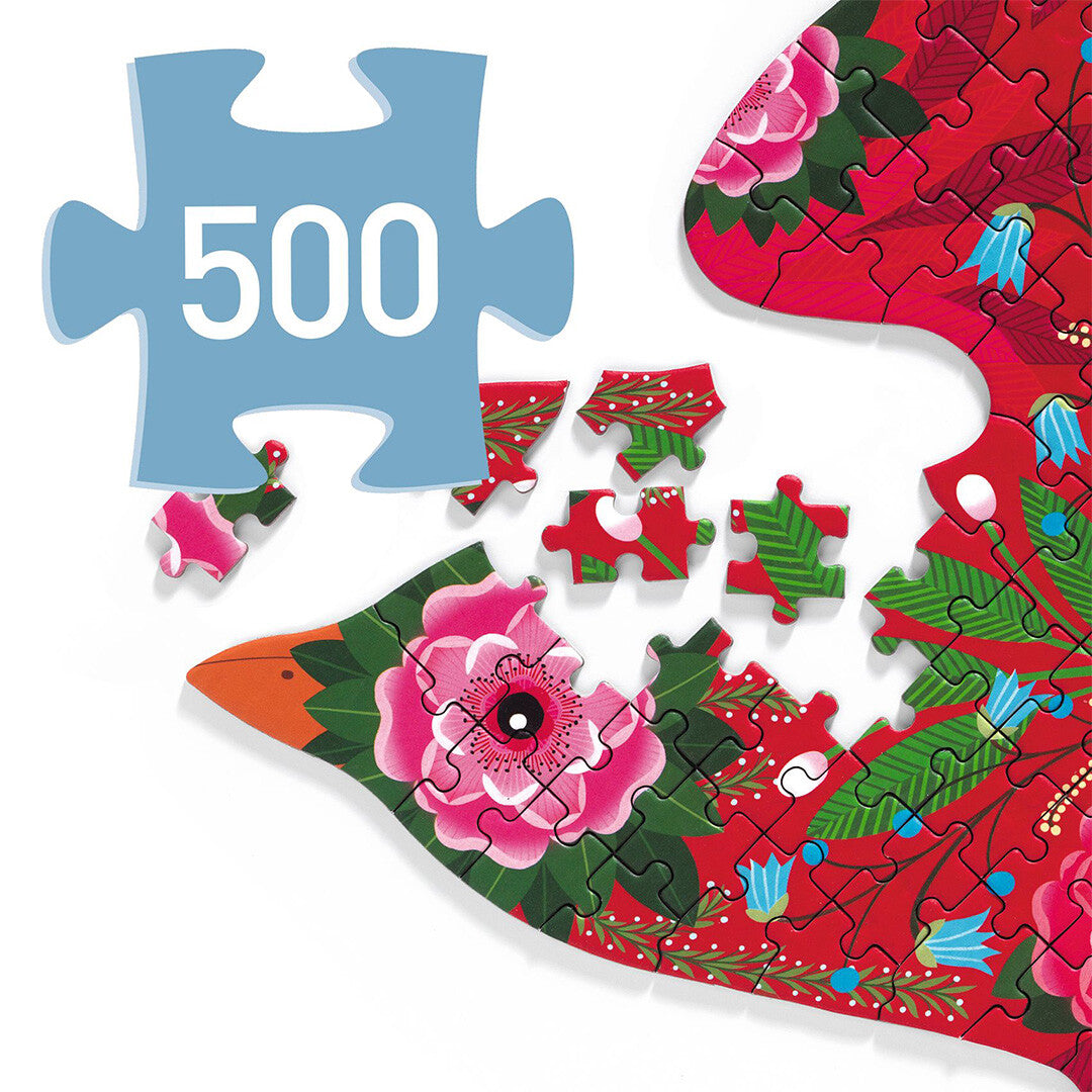 Een deel van de Djeco Puzz'Art vogel contourpuzzel met losse stukjes en een blauw puzzelstuk met '500'.