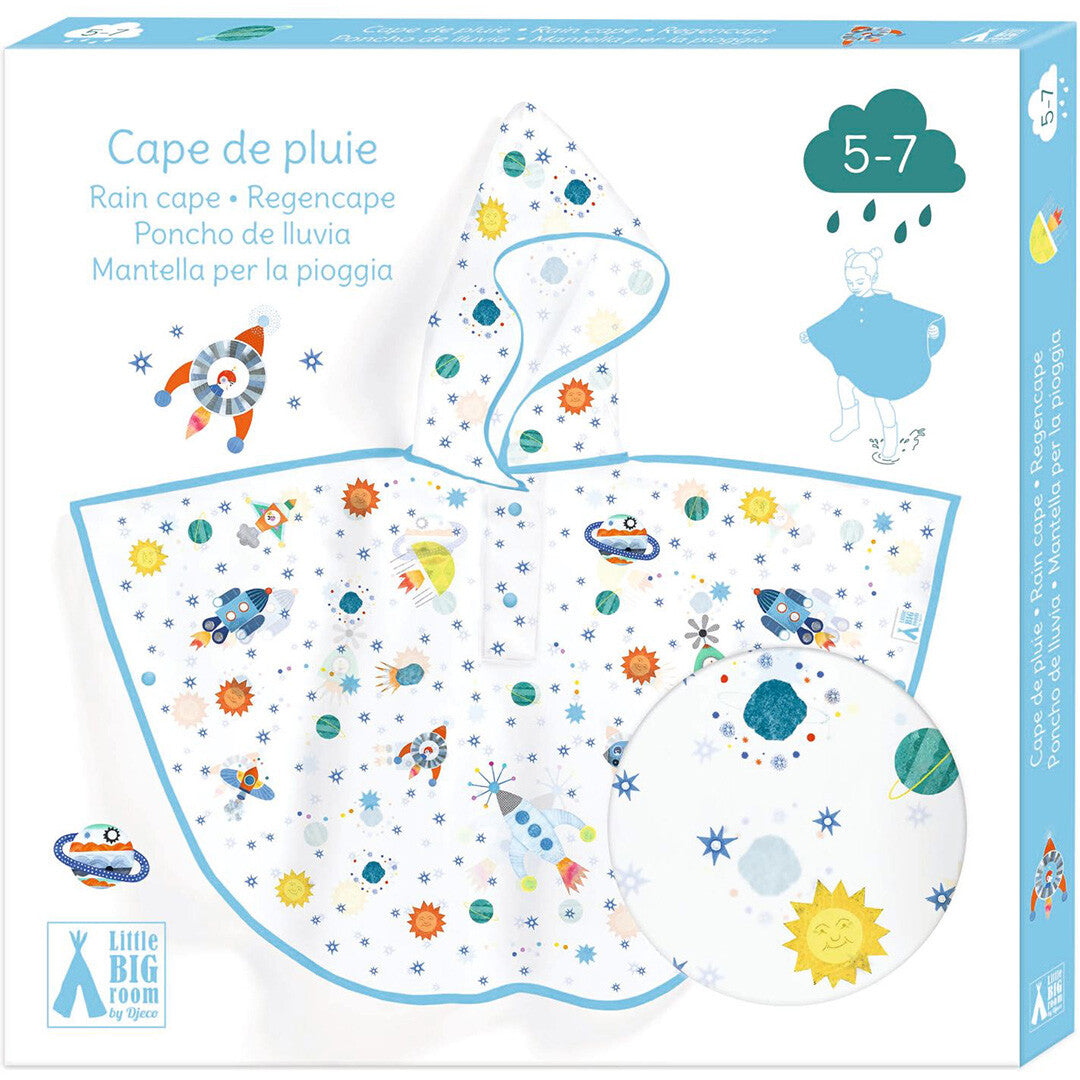 Verpakking van de Djeco kinder regenponcho met raketten en sterrenpatroon.