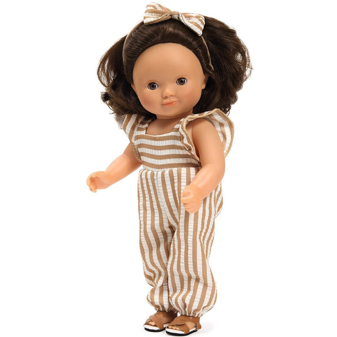 Djeco stapop Lovely Rosalie in gestreepte jumpsuit en hoofdband, staand.