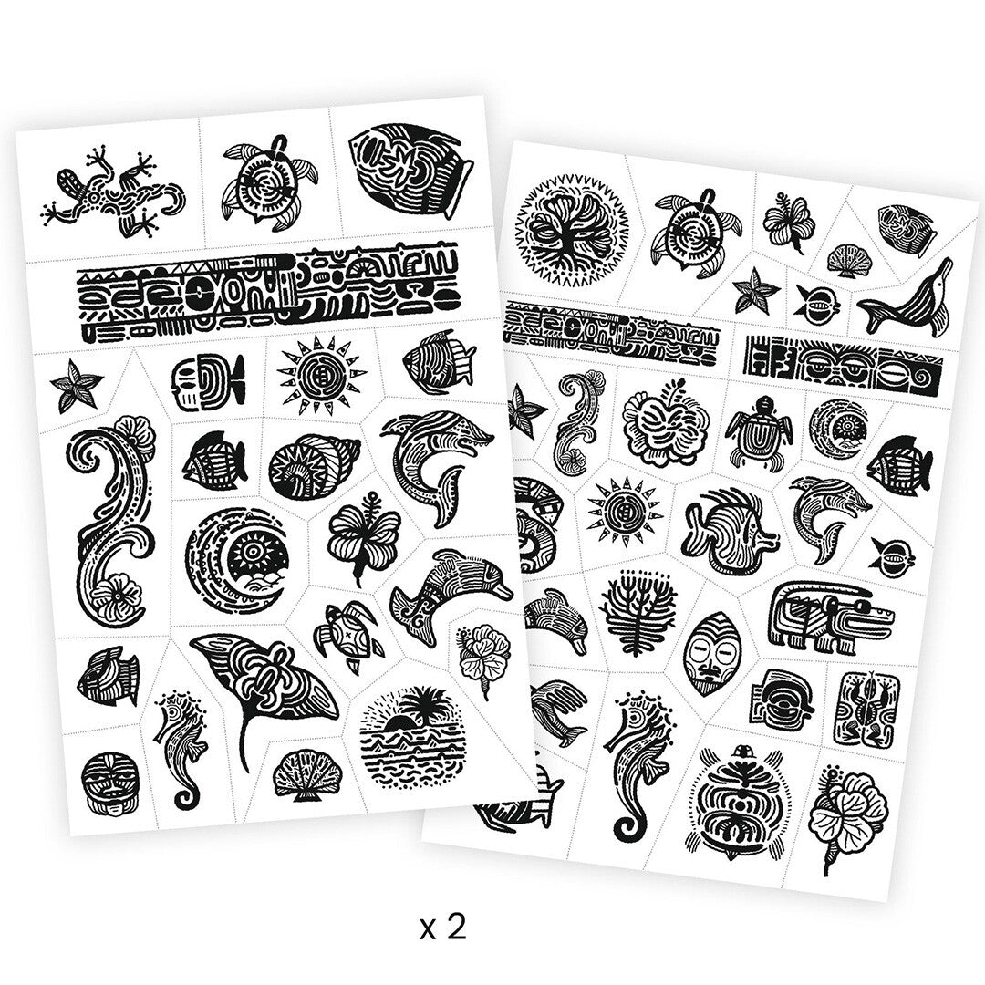 Twee vellen met diverse tijdelijke tattoos met Polynesisch thema, waaronder zeedieren, bloemen en tribale patronen.