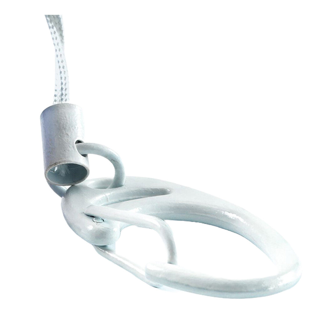 Detail van de witte plastic clip en het koord van de sleutelhanger.