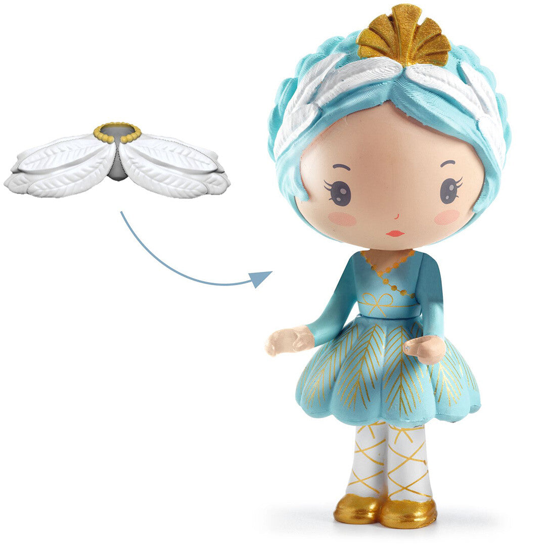 Djeco Tinyly speelfiguur Grace in blauw en goud, met afneembare vleugels.